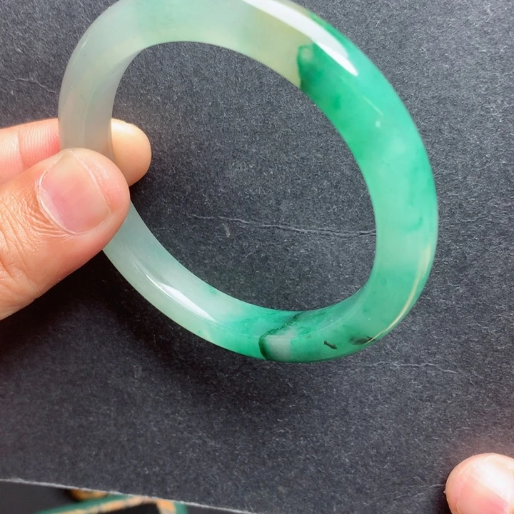 未镶嵌手镯石英质玉