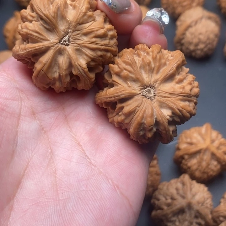 文玩核桃吊坠十*三棱