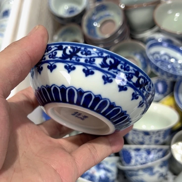 瓷片白青花宝相普洱杯微瑕