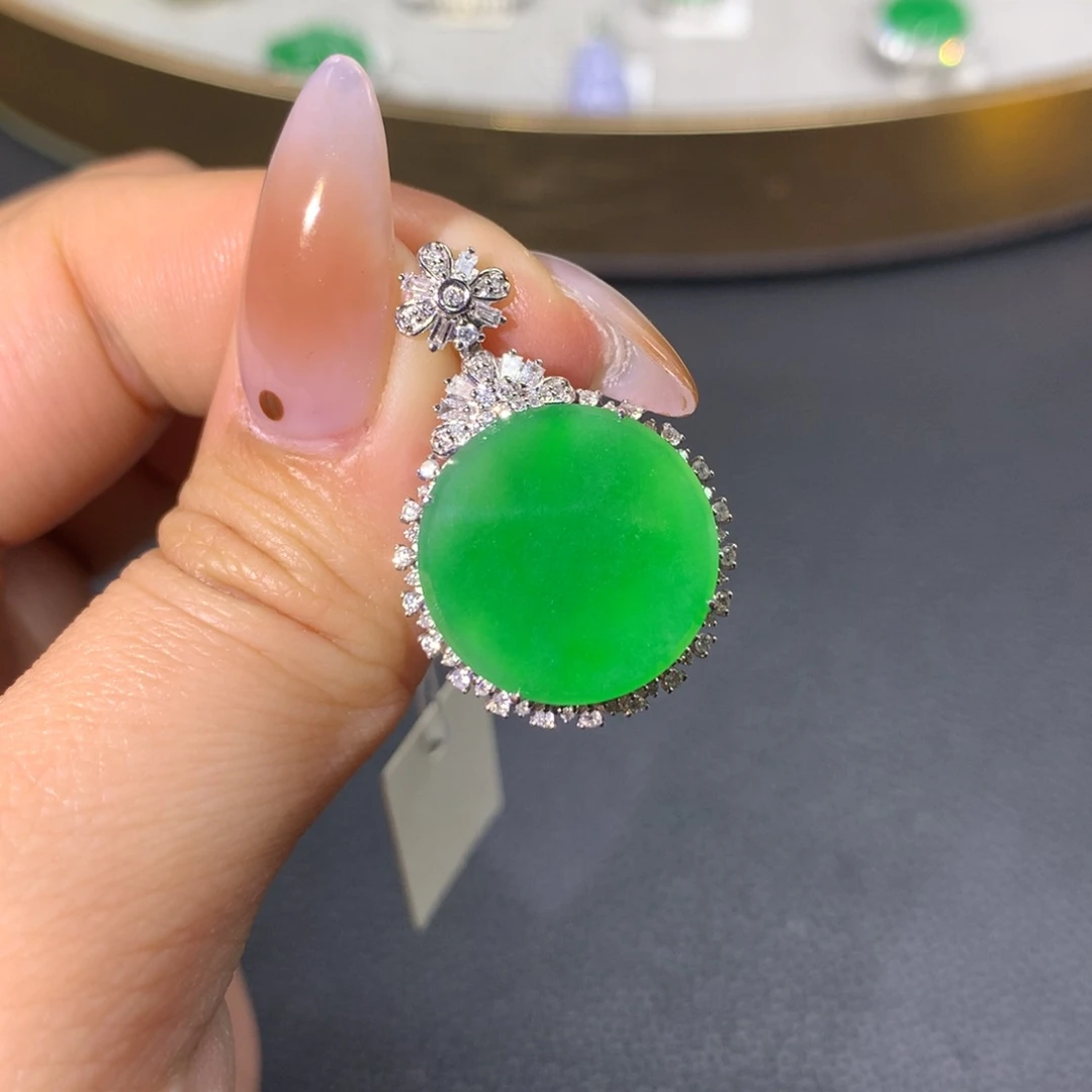 翡翠颈饰18K金镶嵌翡翠