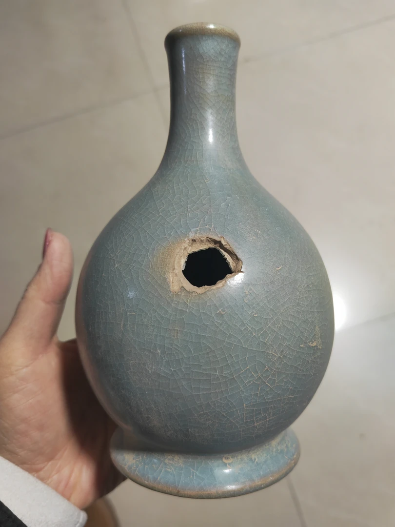 汝窑长颈瓶标本器型优美