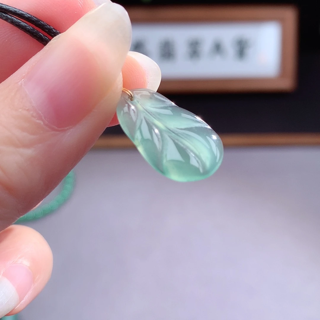 未镶嵌手镯（圆镯）翡翠