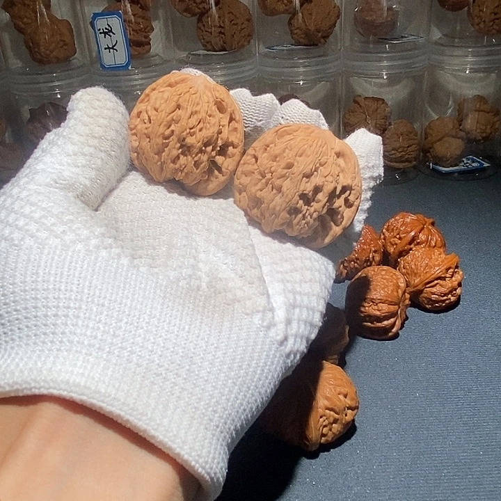 文玩核桃把件狮虎兽