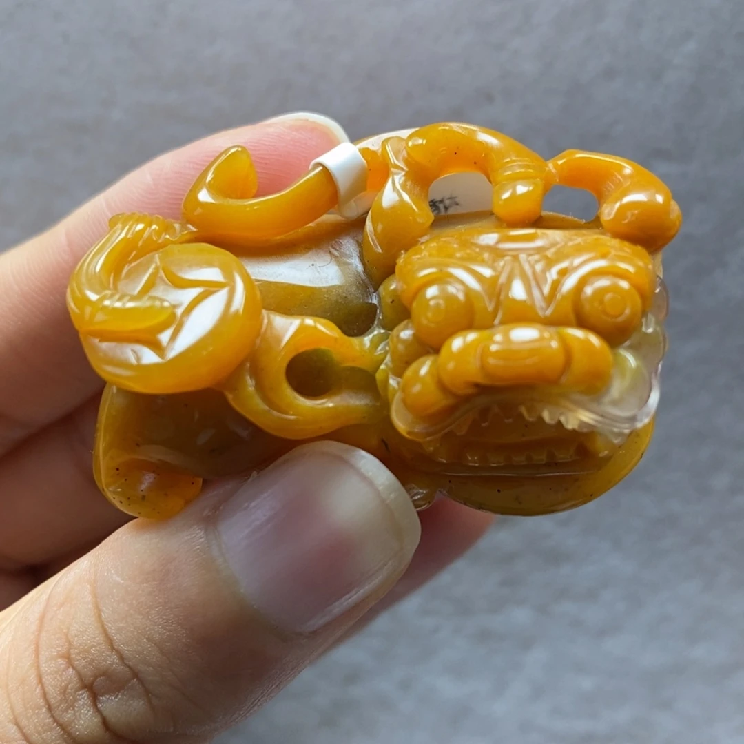 石英质玉（黄龙玉）未镶嵌颈饰