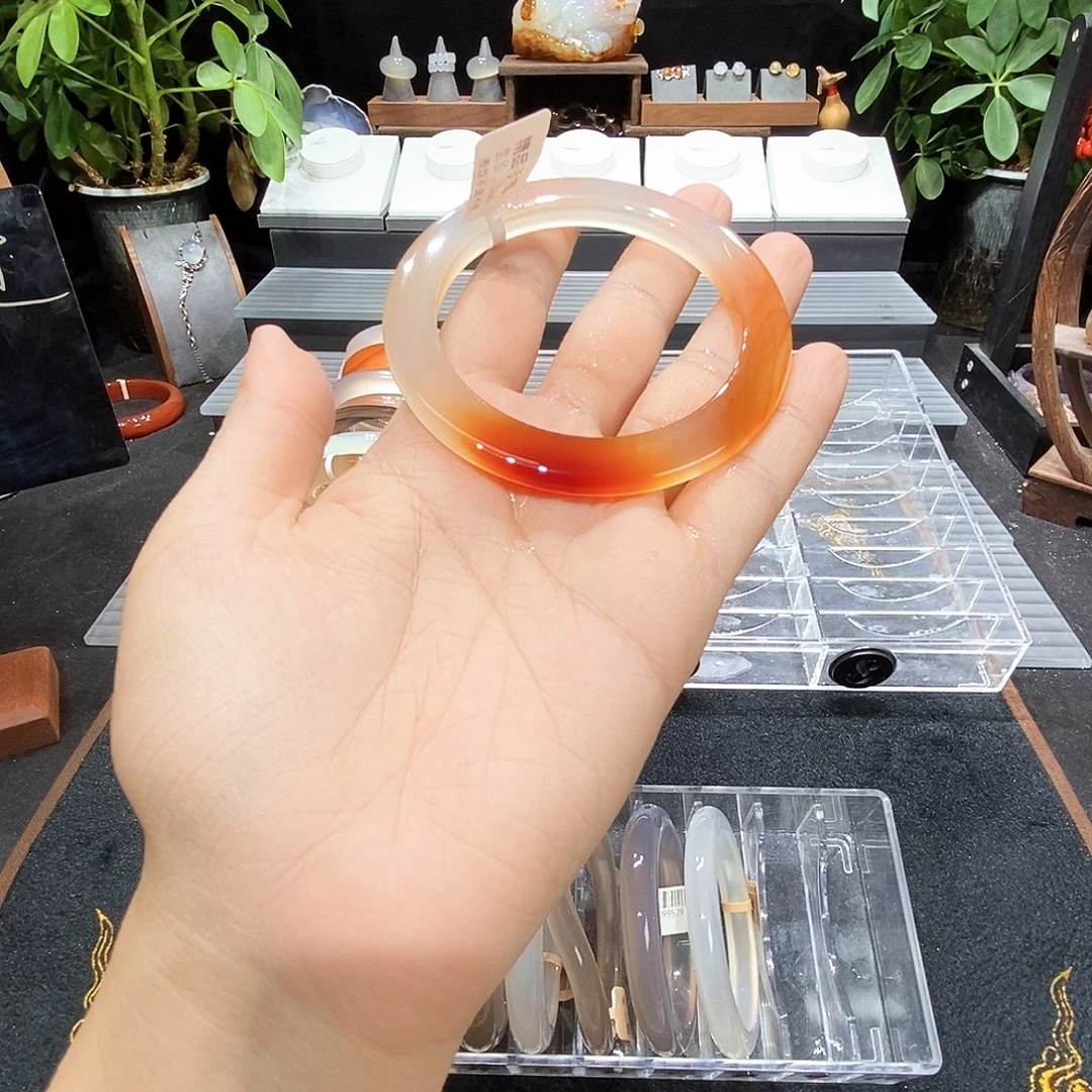 花***吃手镯玛瑙/玉髓未镶嵌