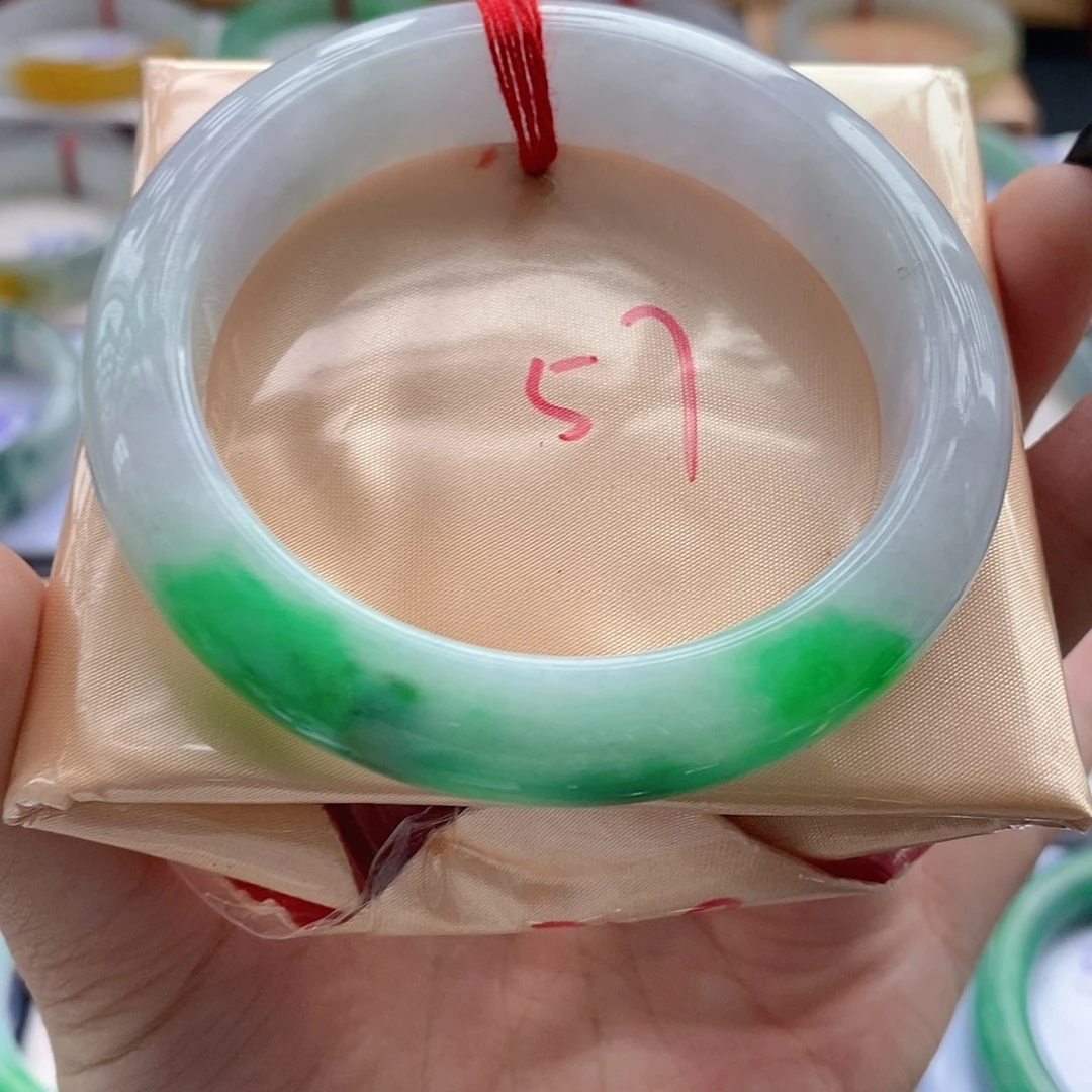 翡翠手镯未镶嵌手镯