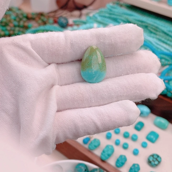 绿松石未镶嵌颈饰