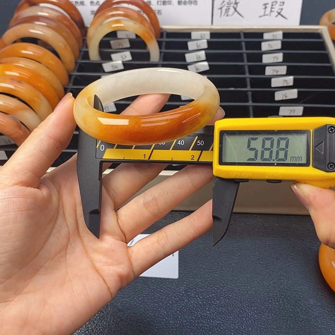 未镶嵌石英质玉（黄龙玉）手镯54号茄子山金沙老油红如血黄龙