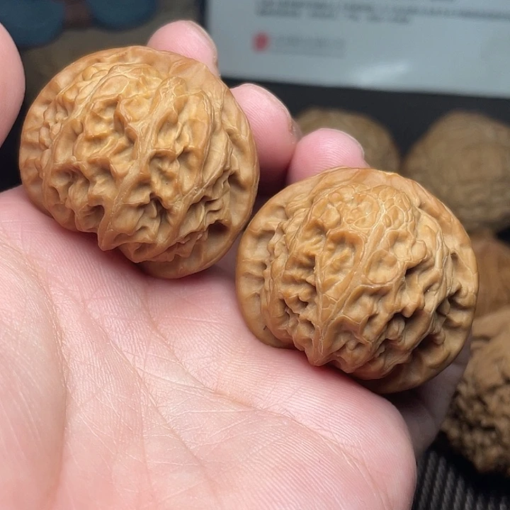 文玩核桃把件宫灯