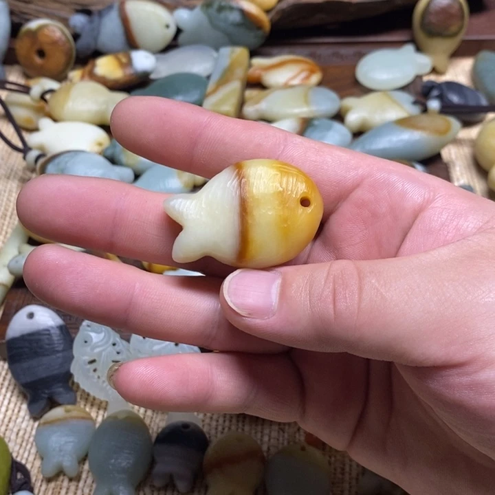 X***p蛇纹石玉未镶嵌颈饰