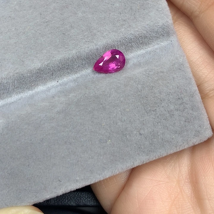 蓝宝石裸石1.14ct无烧粉蓝宝水滴
