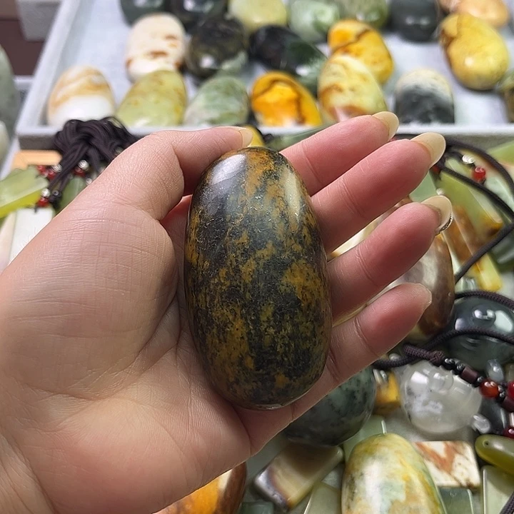 晨****蛇纹石玉未镶嵌珠宝奇石