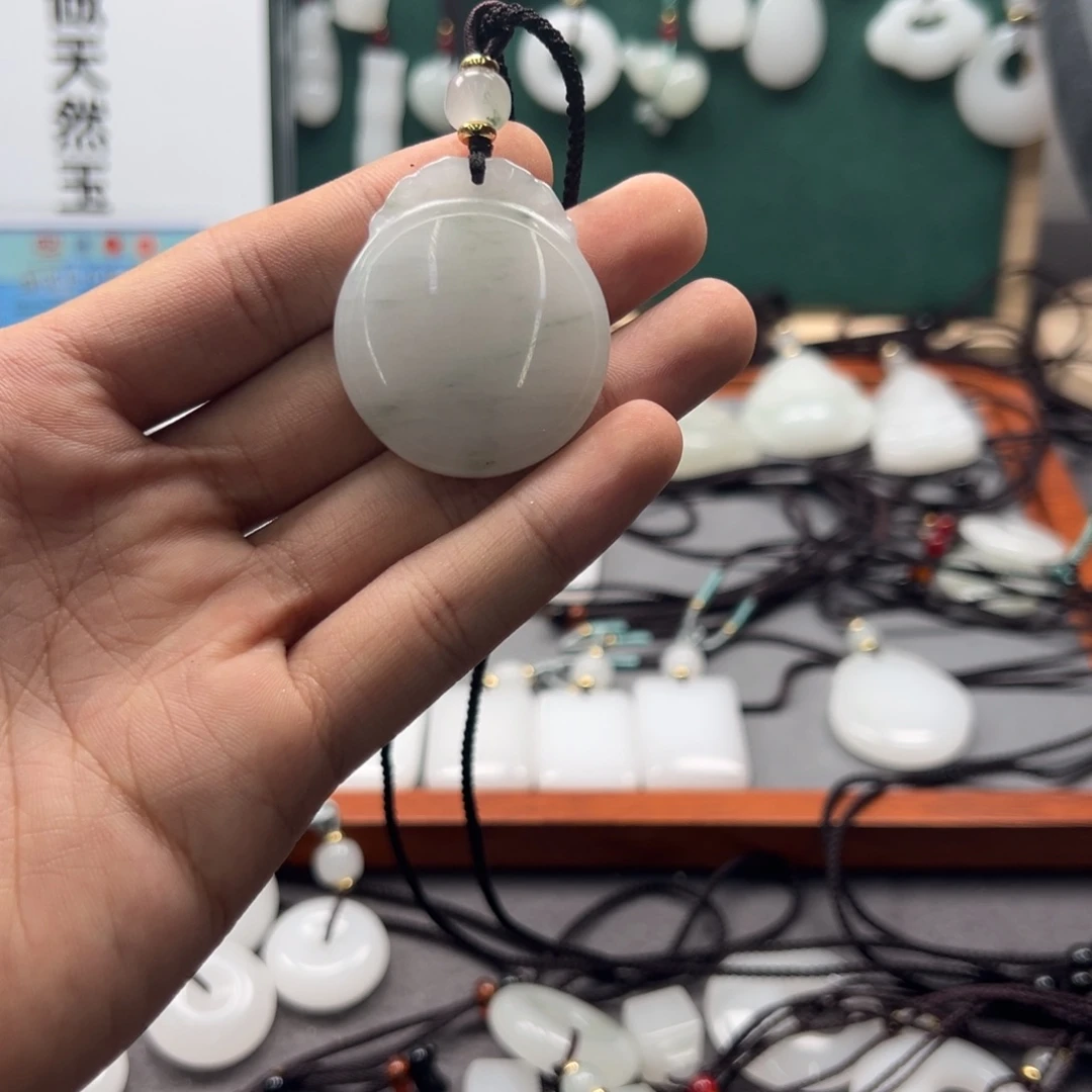 木****颈饰合金石英质玉（非洲翠）