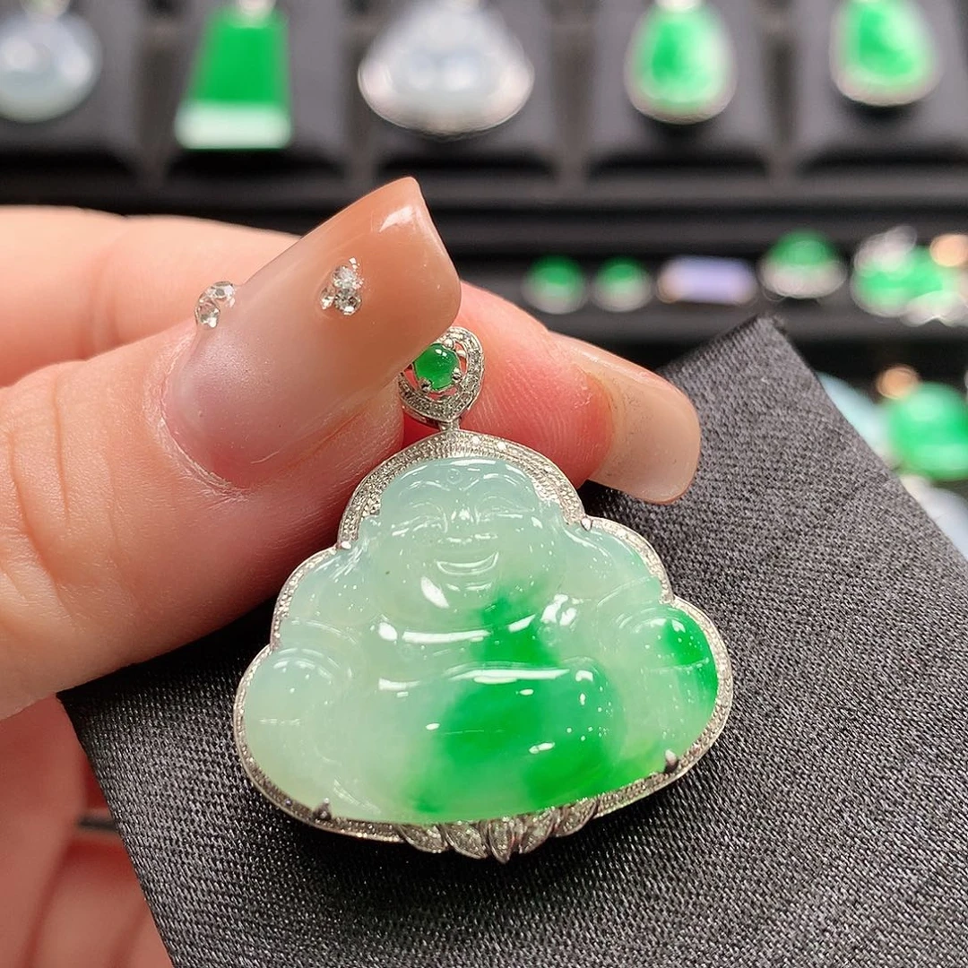 翡翠18K金镶嵌颈饰佛公