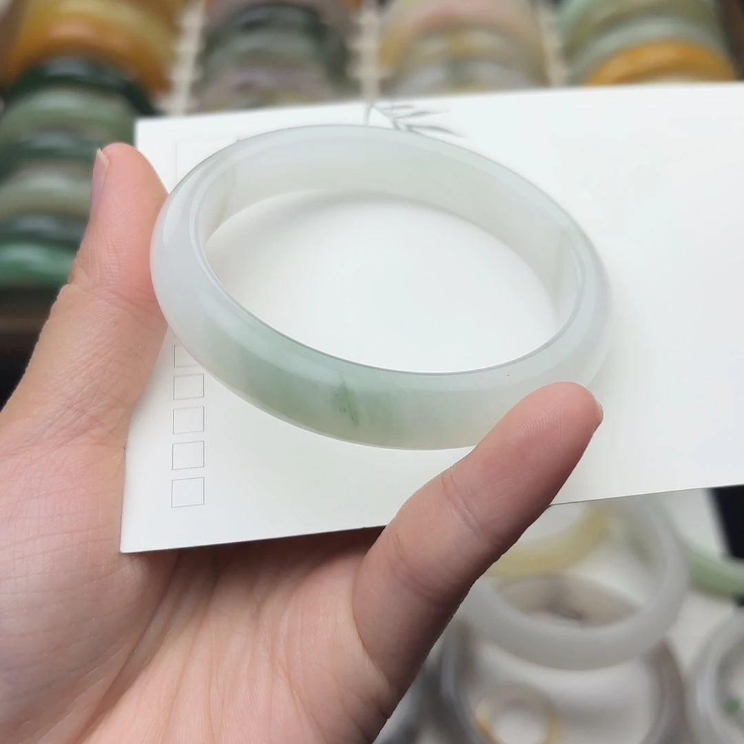 石英质玉（天山翠）未镶嵌手镯56圈口