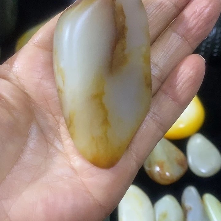 百***右未镶嵌和田玉（糖玉）挂件
