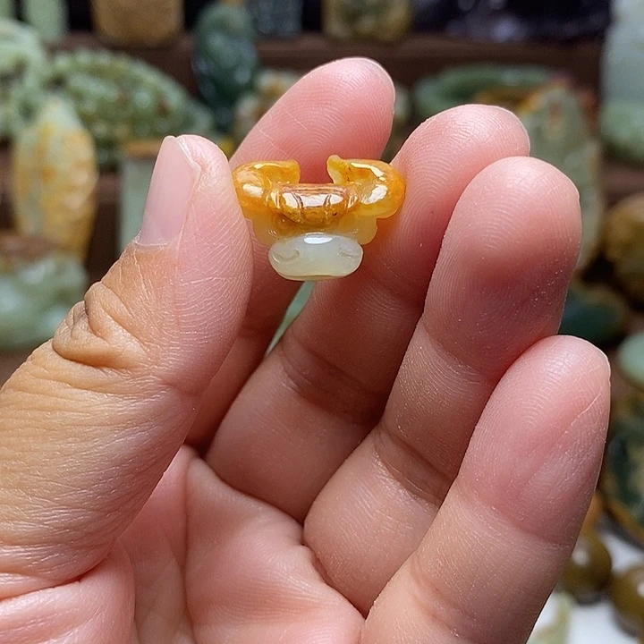 终***…岫岩河磨玉（透闪石质玉）未镶嵌颈饰