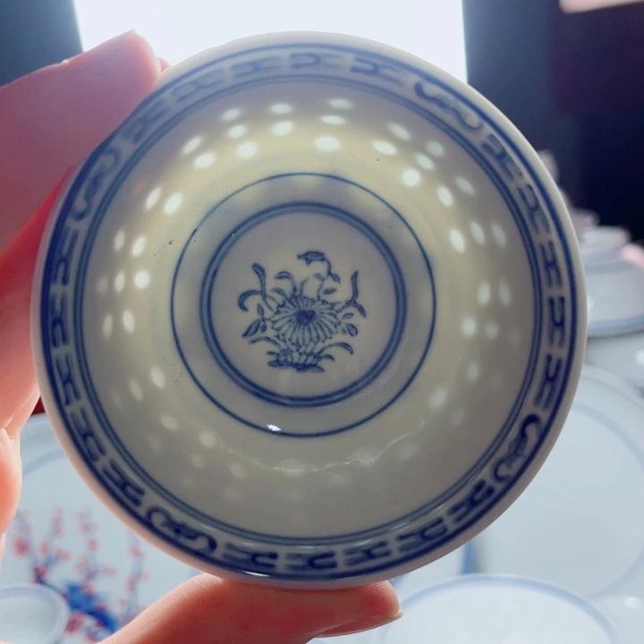 青花玲珑小茶碗兰花