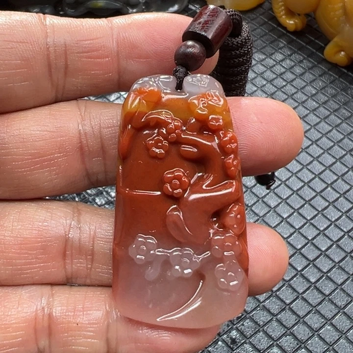 石英质玉（黄龙玉）颈饰合金