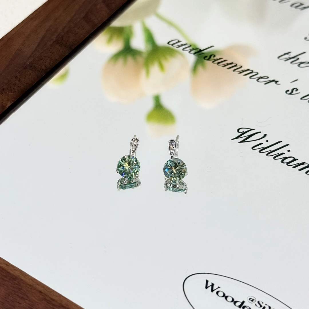 925银莫桑石耳饰 ES-579时尚超闪绿色莫桑石精致日常耳钉