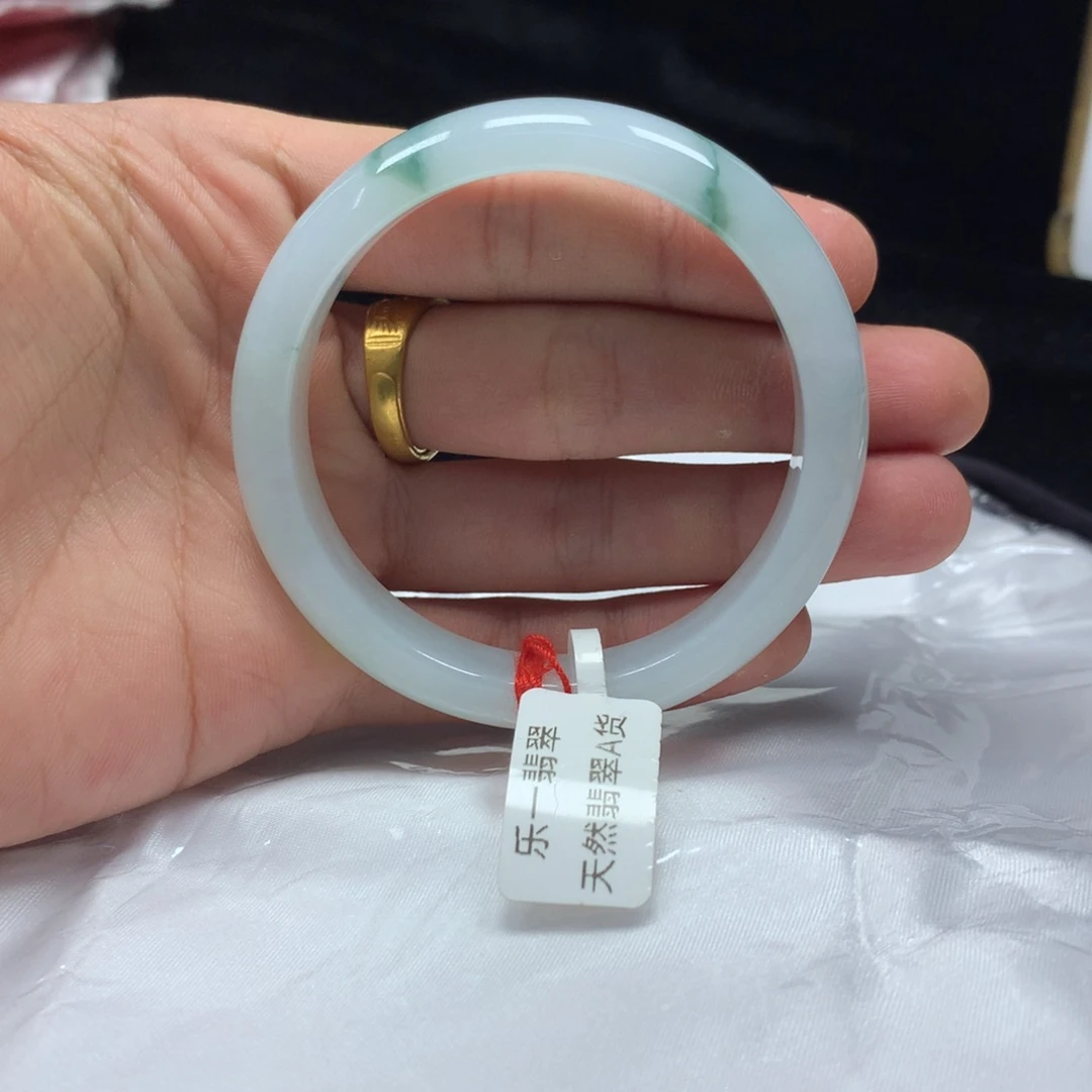 翡翠未镶嵌手镯（圆镯）53.3