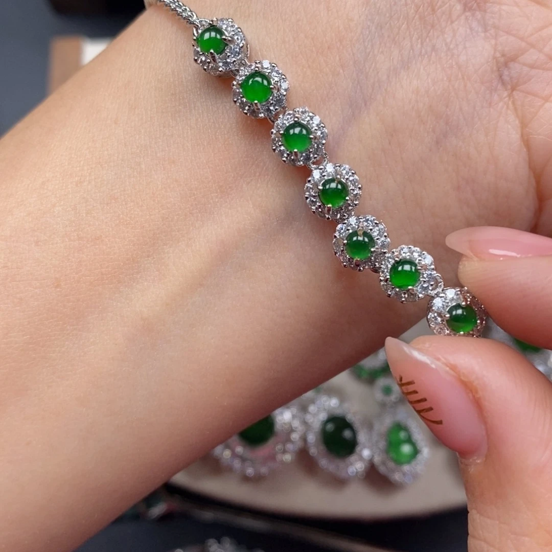 翡翠颈饰未镶嵌翡翠