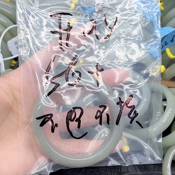 石英质玉未镶嵌手镯