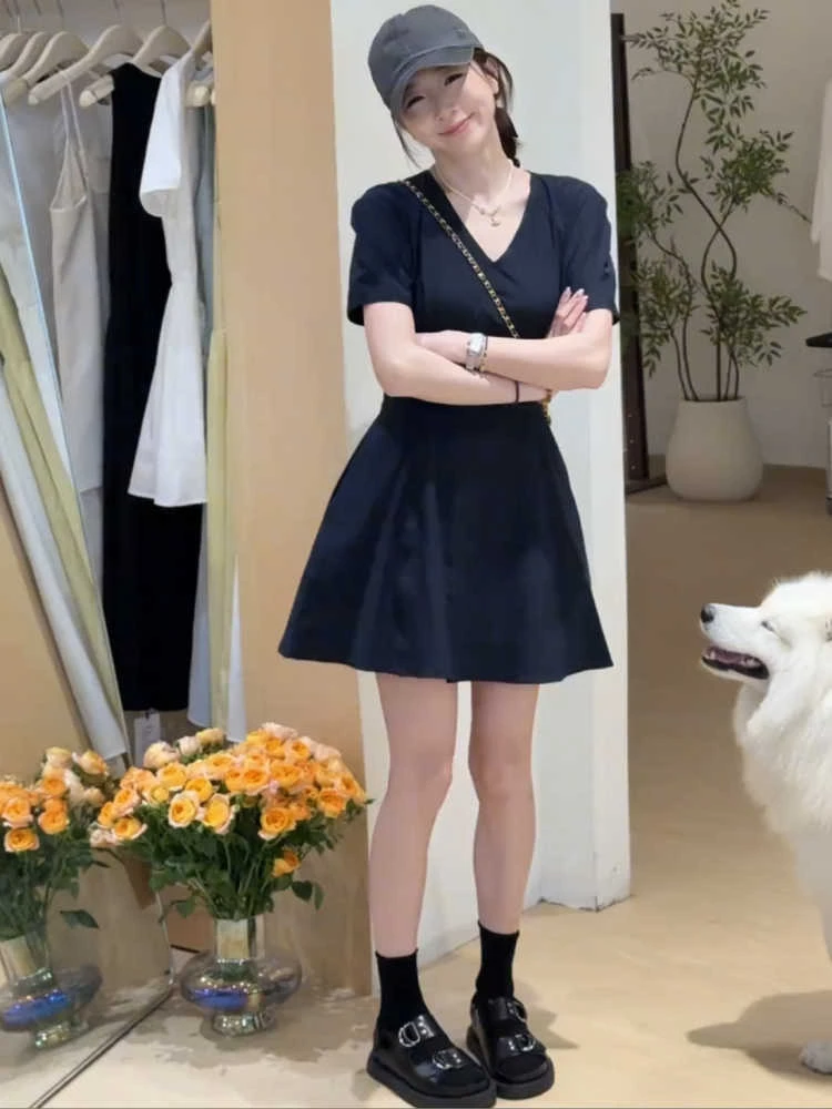 韩系温柔气质后背系带v领连衣裙女夏季小个子休闲收腰显瘦a字短裙