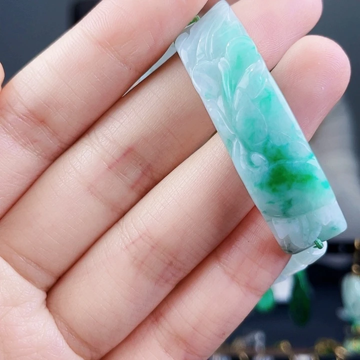 翡翠手镯未镶嵌饰品