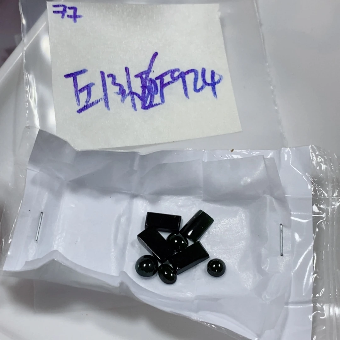 邱***丘未镶嵌定制翡翠不