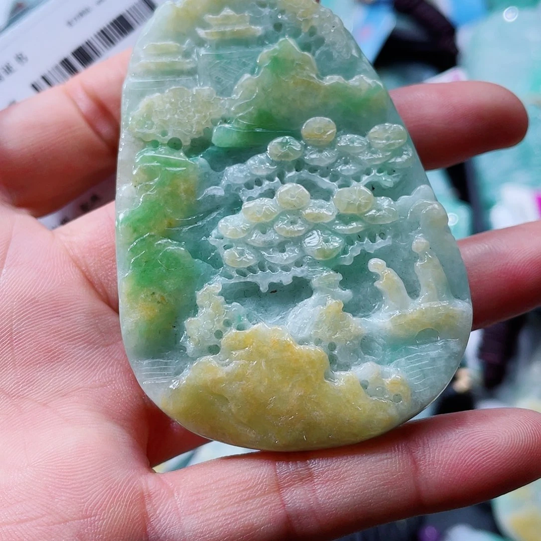 翡翠未镶嵌颈饰一个