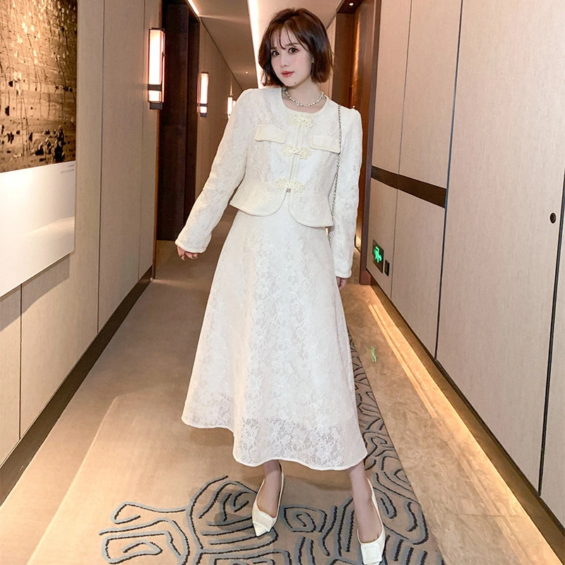 2025法式秋冬胖妹妹气韵悠扬中式钉珠盘扣蕾丝上衣+过膝伞裙套装