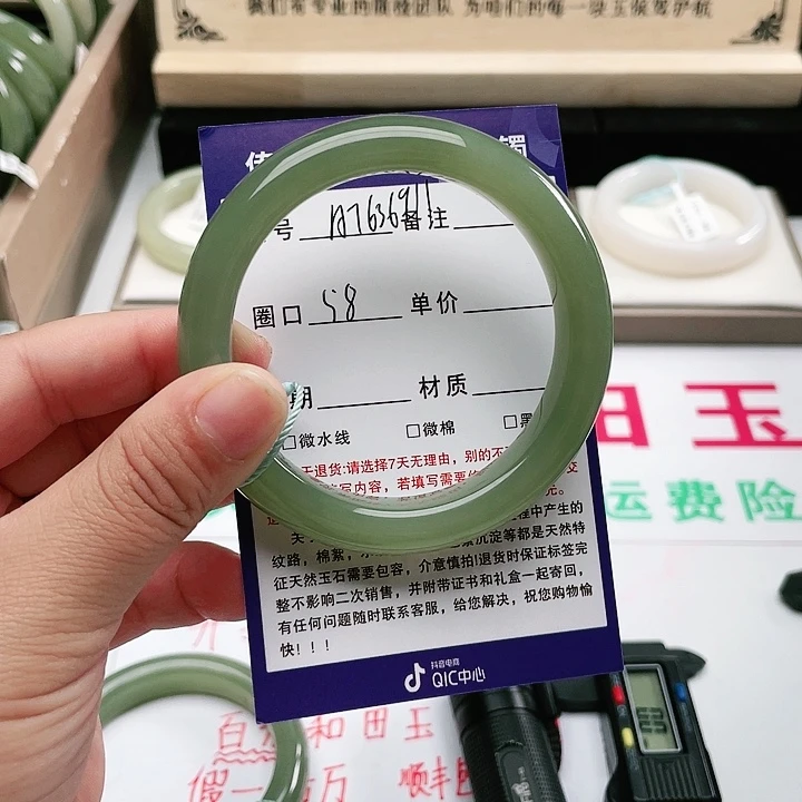 和田玉手镯未镶嵌江**想