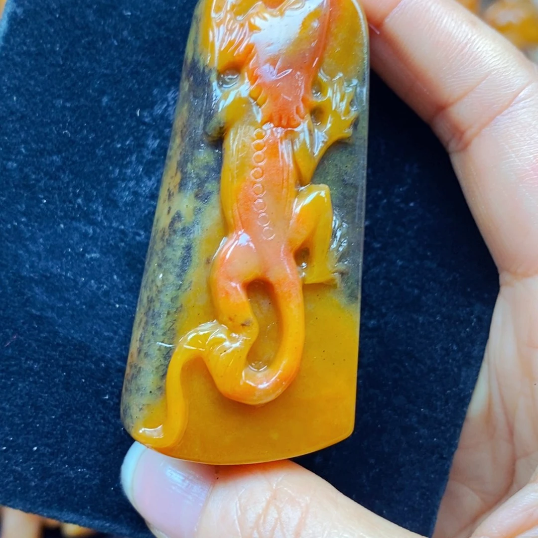 未镶嵌石英质玉（黄龙玉）颈饰