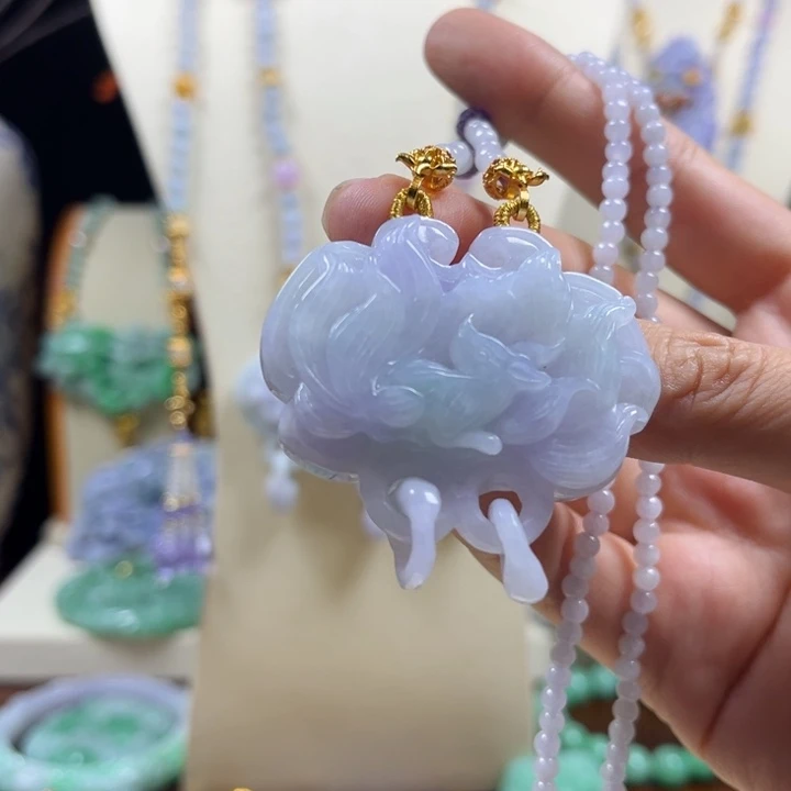 翡翠挂件未镶嵌九尾狐