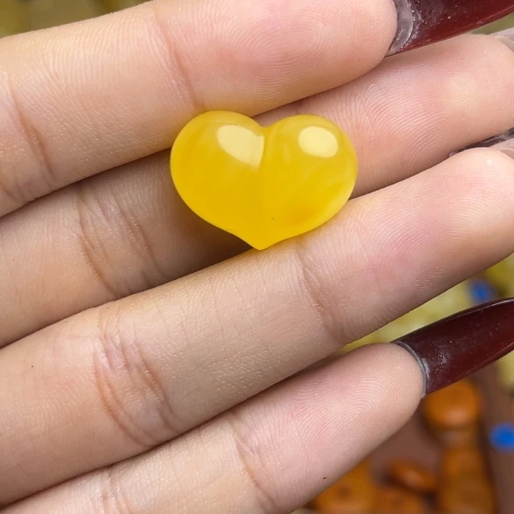 蜜蜡未镶嵌珠宝奇石鸡油黄妖花爱心