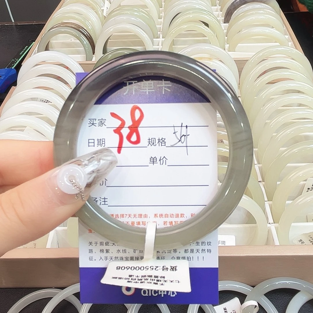 睡***了和田玉未镶嵌手镯