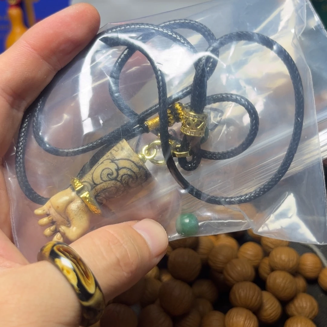 念***.猴头核桃吊坠大权在握