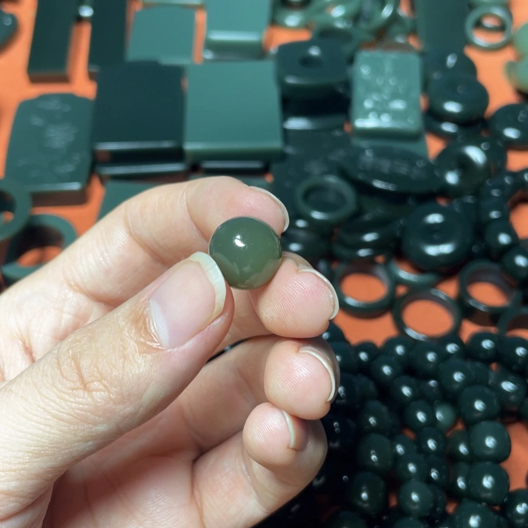 K***n和田玉未镶嵌颈饰