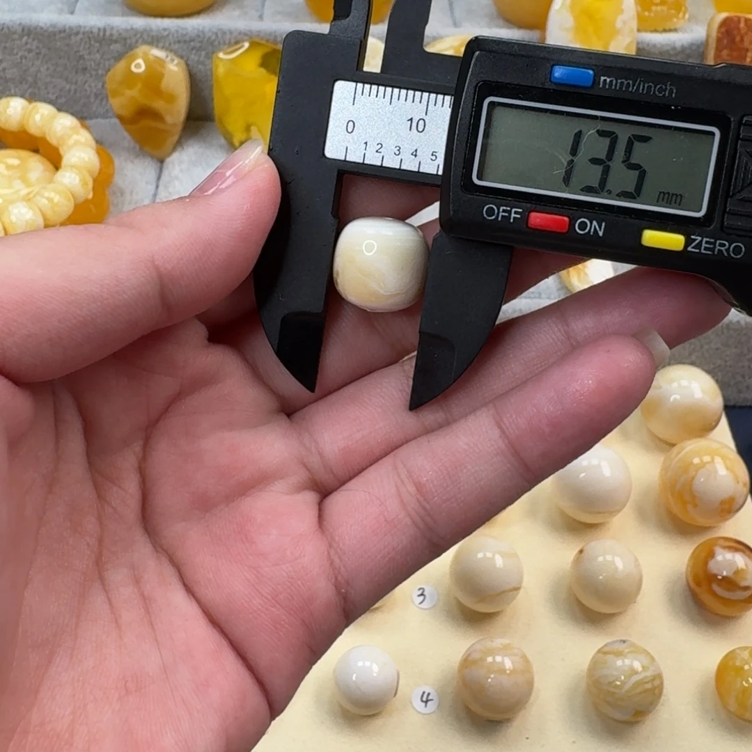 裸石琥珀未镶嵌老型