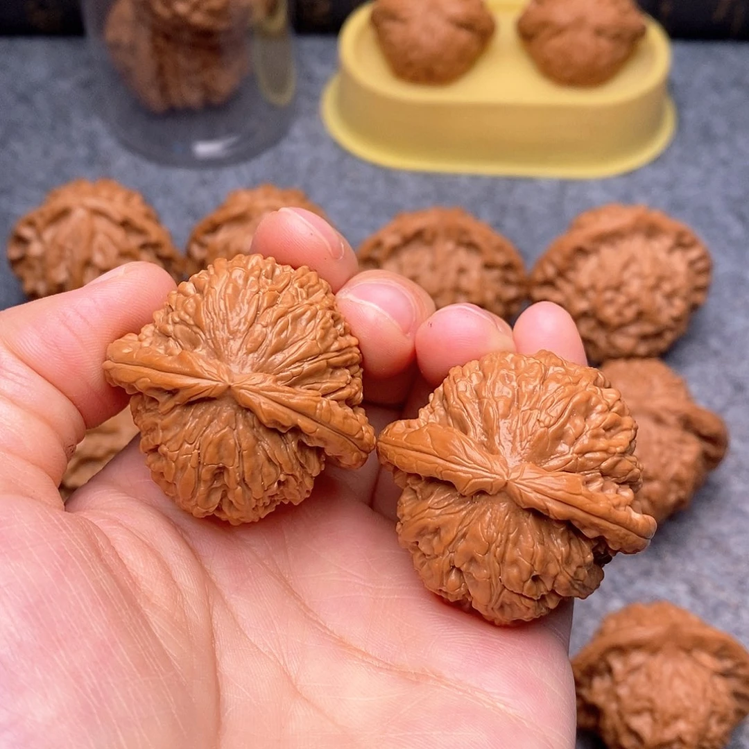 文玩核桃把件白狮子39红皮