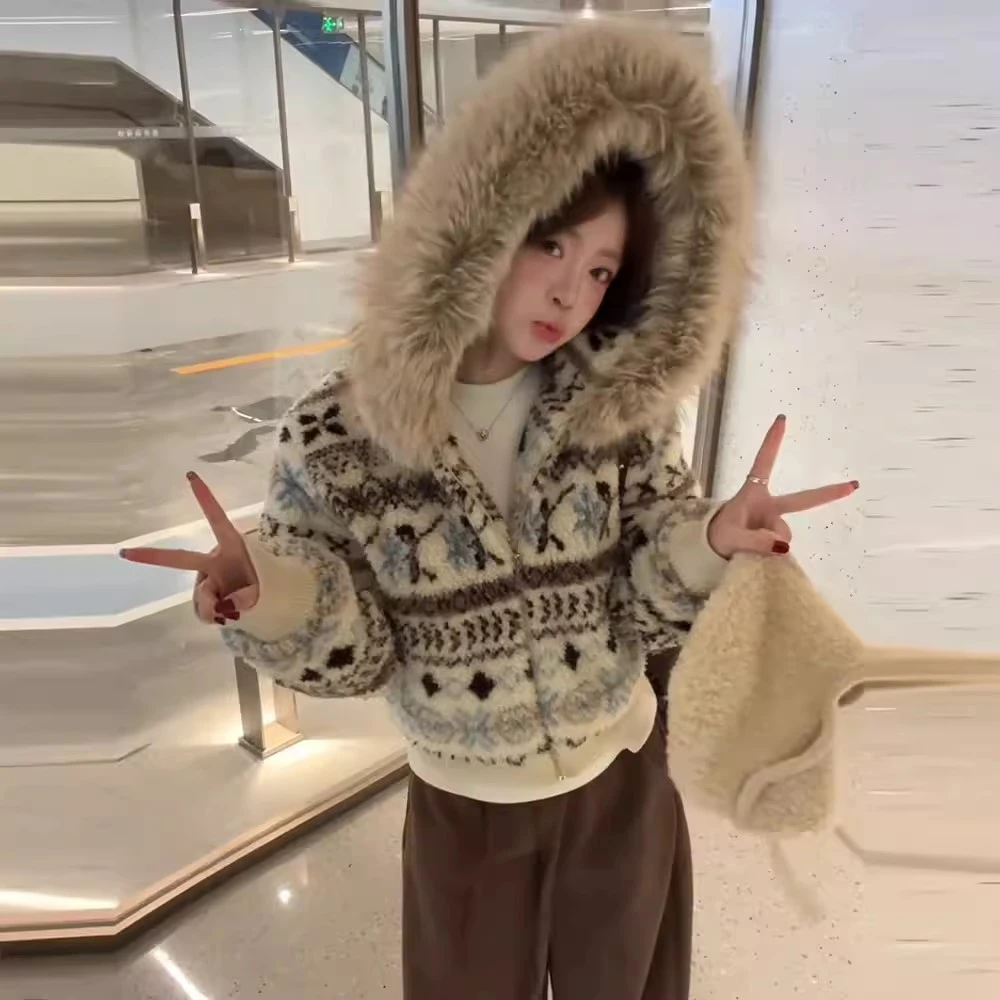 拉夏贝尔时尚复古连帽毛领短款上衣女装2025冬季新款加厚保暖外套