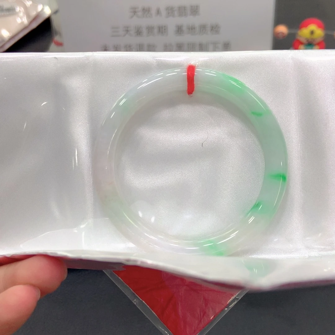 翡翠未镶嵌手镯（圆镯）54