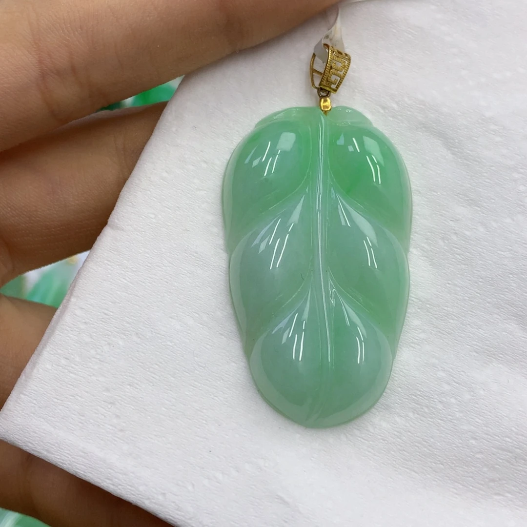 翡翠18K金镶嵌颈饰翡翠