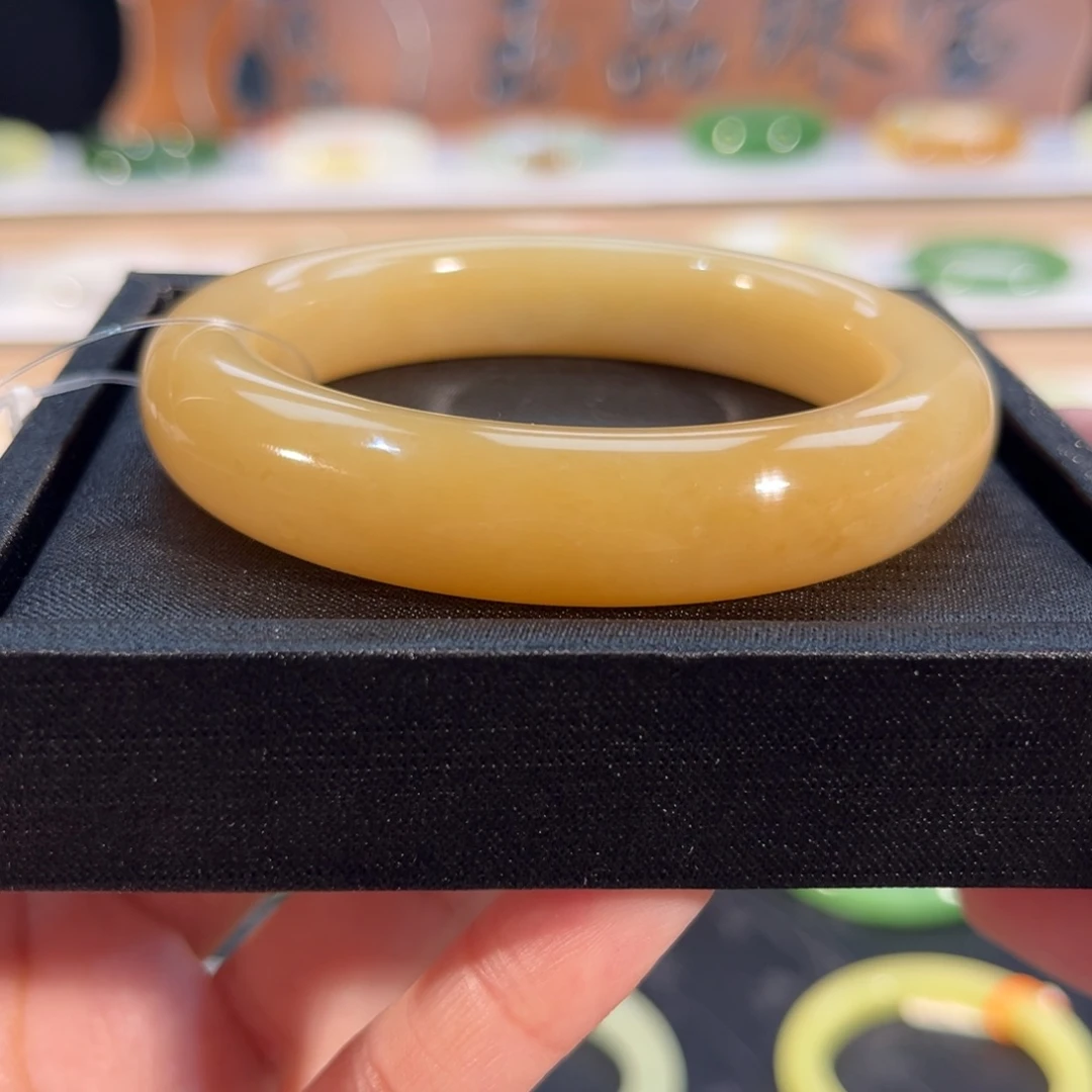 和田玉未镶嵌手镯金糖
