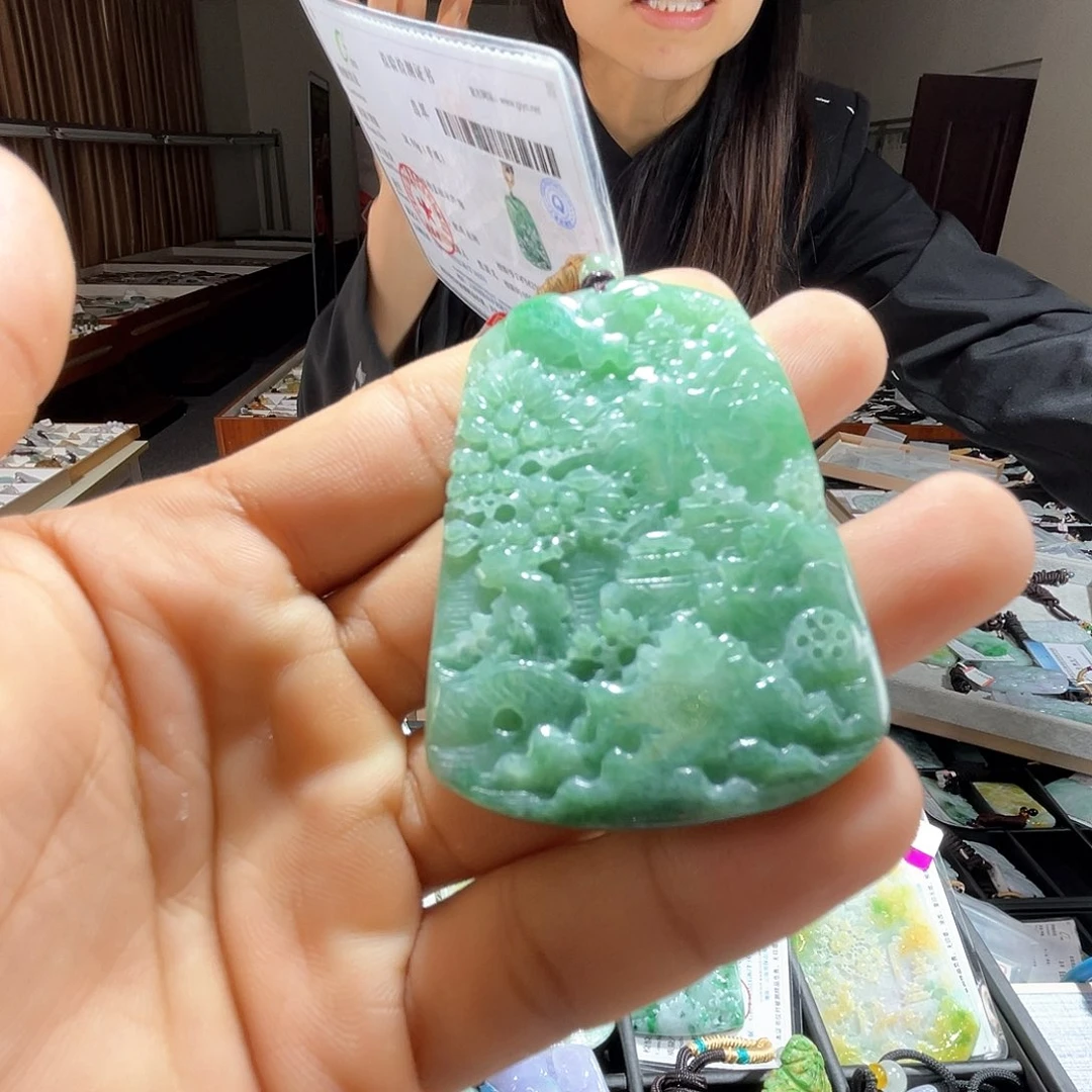 翡翠未镶嵌颈饰一