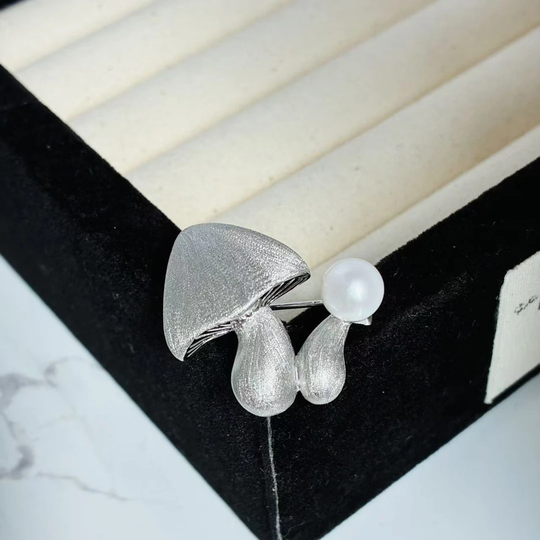 米梵缇 铜合金胸针 法式轻奢设计感蘑菇胸花小众气质拉丝独特别针