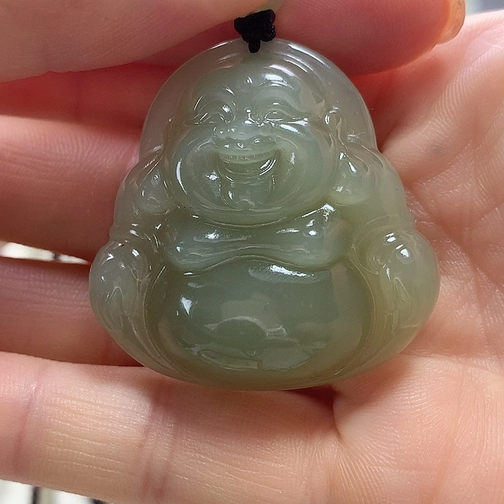 阳***然颈饰未镶嵌和田玉