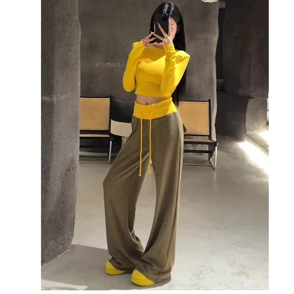 春季新款一整套时尚洋气通勤休闲运动韩系黄色上衣撞色休闲裤套装
