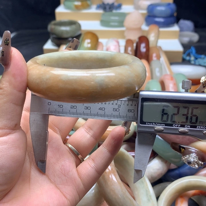 未镶嵌手镯石英质玉